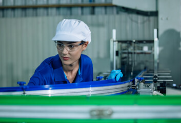 Inspector check conveyor operation with precise bottled water sequencing for seamless production.