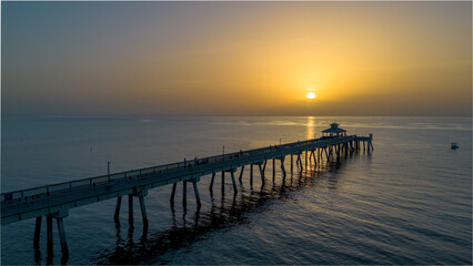 Fototapeta na wymiar Sunrise in Deerfield Beach Florida