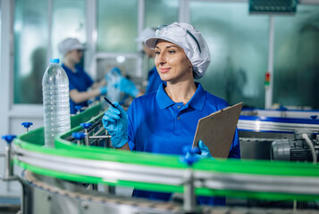 Inspector check conveyor operation with precise bottled water sequencing for seamless production.