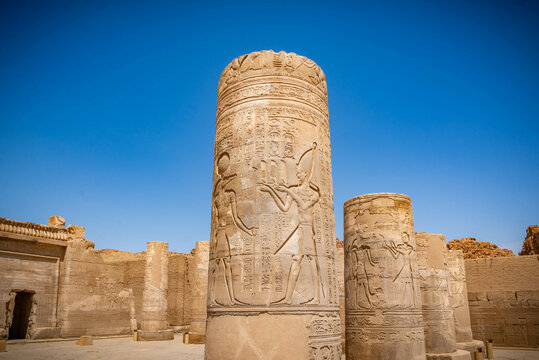 El templo de Edfu es un templo egipcio antiguo situado en Cisjordania del Nilo.