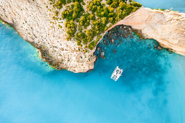 Obraz premium Aerial view of boat on sea