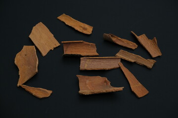 Cinnamon sticks in the shape of a circle on a white background