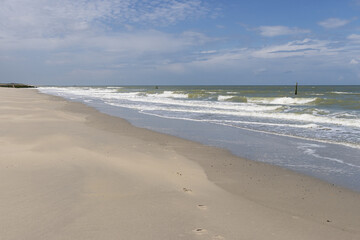 Fototapeta na wymiar A peaceful beaches at the mouth of the Scheldt near Breskens