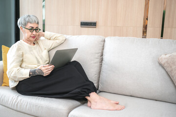 Obraz premium Professional businesswoman entrepreneur concept, Asian woman freelance using laptop computer to working with online internet technology communication, female business person job work in modern office