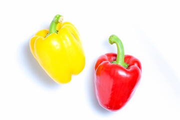 黄色と赤色のパプリカ
