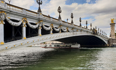 Obraz premium bridge over the river