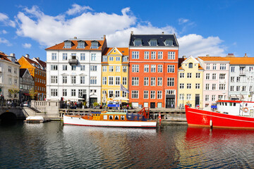 Nyhavn's canal - Gladly walking along Copenhagen's canals on a great summer's day