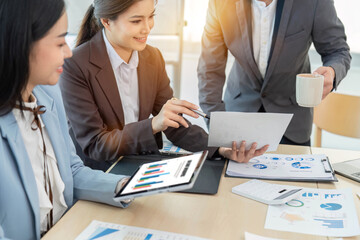 Fototapeta premium discuss the situation on the financial report in the meeting room.Investment Consultant, Financial , teamwork