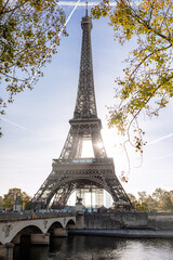 Fototapeta na wymiar Eiffel tower isolated over the white background