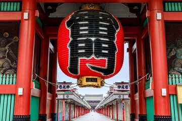東京、浅草寺の雷門