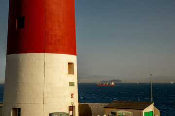 Latarnia morska Europa Point. Biało czerwony budynek latarni morskiej położony na południowym...