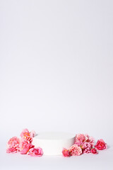 Fototapeta na wymiar Template with white podium and pink roses