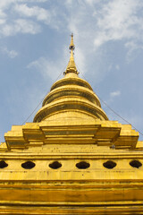 Fototapeta premium Wat Pra That sri Chomthong vora vihan, Pagoda in Chiangmai
