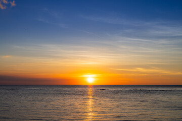 Fototapeta premium Beautiful sunset over the sea