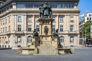 Fototapeta na wymiar Frankfurt am Main Gutenberg-Denkmal beim Roßmarkt