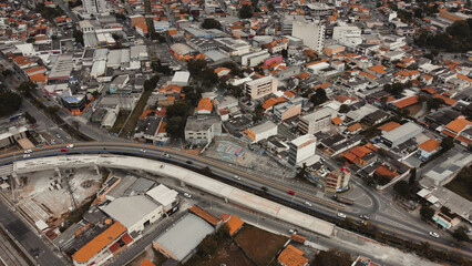 Visão aérea da região central da cidade de Poá no estado de São Paulo captada do alto por um drone - obrazy, fototapety, plakaty