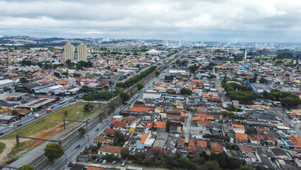 Fototapeta na wymiar Visual aérea da cidade de Suzano em São Paulo captada do alto por um drone em 2023. 