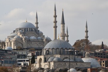 Fototapeta na wymiar View of the Suleymaniye Mosque from the Galata bridge in Istanbul 