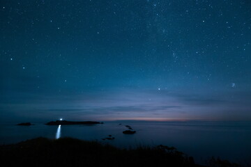礼文島からサハリンの明かりが水平線に赤く見える