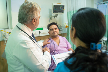 Obraz premium Doctor helping and support to patient while medical examination. trust and ethic concept.