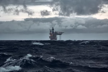 Selbstklebende Fototapeten Jack up oil rig in stormy weather in the Sea. © Igor Hotinsky