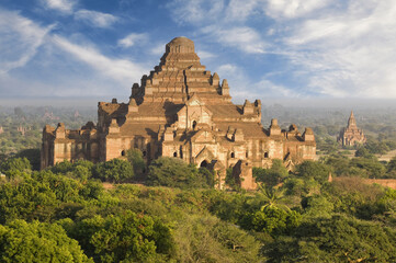 Fototapeta na wymiar Dhammayangyi Paya Temple, Bagan, Myanmar, South East Asia