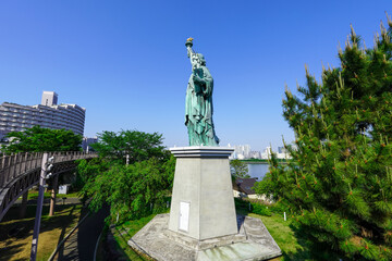 Fototapeta premium お台場海浜公園展望デッキから台場の女神こと自由の女神像