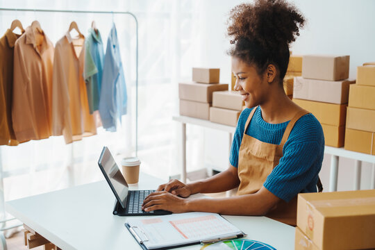 Pretty African American sme business woman working Custom Ecommerce Packaging leading supplier of custom packaging. create a personalised experience, fast production and competitive pricing