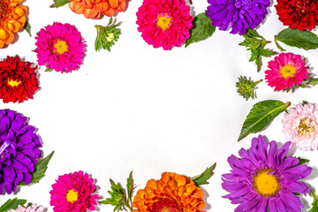 Fototapeta premium Autumn flowers flatlay background