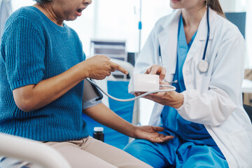 Obraz premium Female doctor examined patient health peace of mind. Basic procedure for general examination, Medical history taking, Physical examination, Blood test. stomach disease, hypertension, osteoporosis