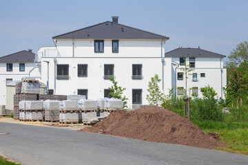 Modernes Wohngebäude, Mehrfamilienhaus, Lilienthal, Niedersachsen, Deutschland
