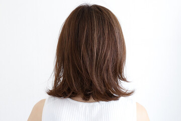 白髪ぼかしハイライトで後悔しないための完全ガイド|沖縄県那覇市のVIM hair 小禄金城店が解説