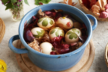 Dyeing Easter eggs with onion peels with a pattern of herbs - obrazy, fototapety, plakaty