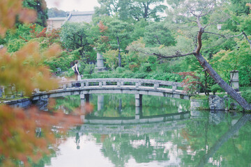 Fototapeta na wymiar 永観堂の庭園の橋