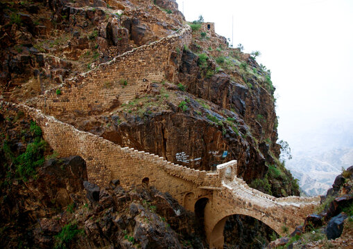 The Shaharah bridge, in Yemen, was built to fight the turkish invaders in the XVIIth century; The legend says that the local people can remove the bridge in a few minutes in case of imminent danger;