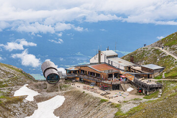 Bergstation und Seilbahnstation im Karwendelgebirge bei Mittenwald