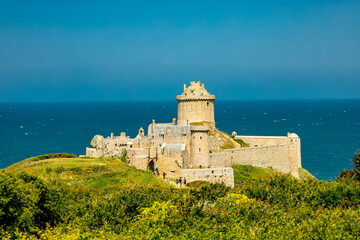 Unterwegs am Landschaftlichen Highlight Cap Fréhel in der Bretagne - Fort la Latte - Frankreich
