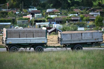 Obraz premium two bodies of grain are on the field