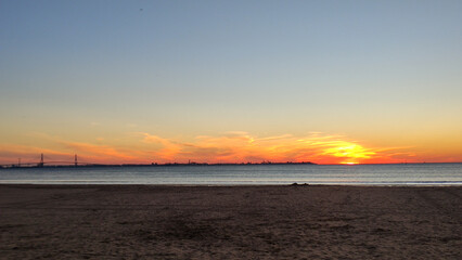 Atardecer en la playa de Valdelagrana (Cádiz, España). Puesta de sol  © Igor RF