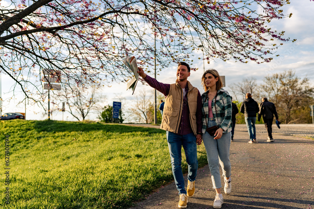 Wall mural tourists exploring the city and enjoying nice weather on their vacation