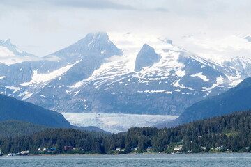 Fototapeta na wymiar The snow capped mountains of Alaska.