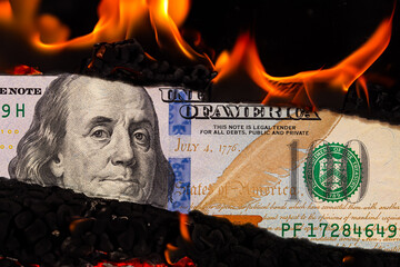 100  US dollar banknote in flame - obrazy, fototapety, plakaty