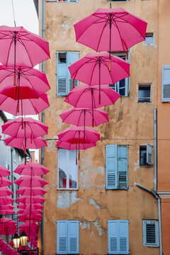 Fototapeta Famous pink umbrellas decorating the central streets of Grasse
