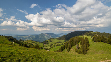 Fototapeta na wymiar Rigi Scheidegg - ein Berggipfel des Rigi-Massivs am Vierwaldstättersee in der Schweiz