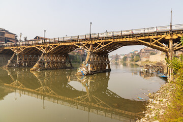 Fototapeta na wymiar Wooden bridge over the Jhelum River in Srinagar.
