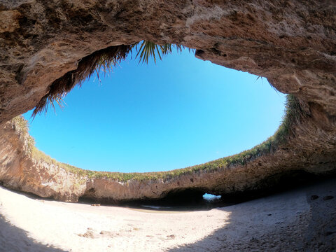 Ic&oacute;nica Playa dentro de un cr&aacute;ter al norte de Puerto Vallarta, a unos kil&oacute;metros de Punta mita en Nayarit.
