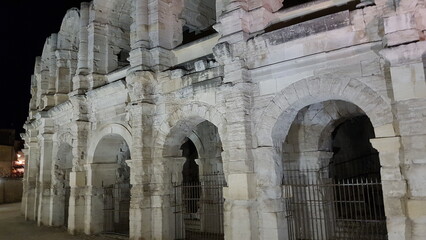 Arènes d'Arles la nuit