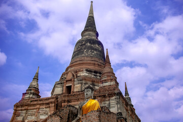 Fototapeta na wymiar Ancient Buddha statues and pagodas which has a blue sky background