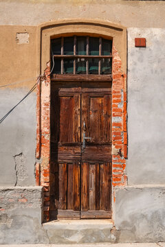 Old door ancient door vision detail particular farmhouse Po Valley