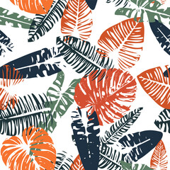 Fototapeta na wymiar Seamless pattern of colorful tropical leaves on a white background.
